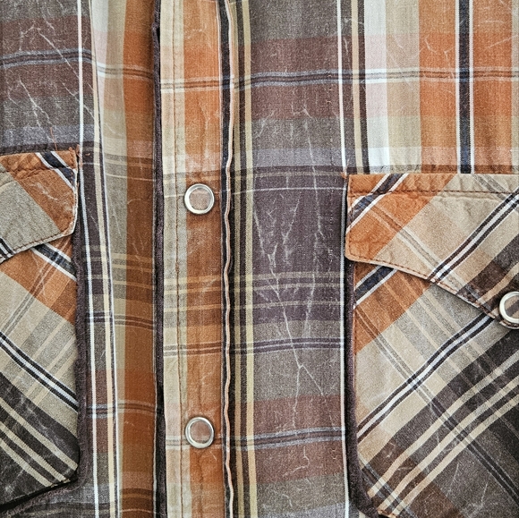 Txt button snaps shirt - Picture 3 of 4
